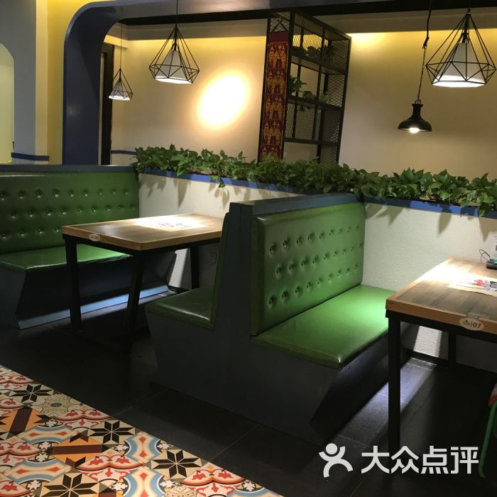 唱将白雪亮相《全球中文音乐榜上榜》 温柔演绎邓丽君名作《千言万语》“bsport必一运动”(图3) 必一·体育