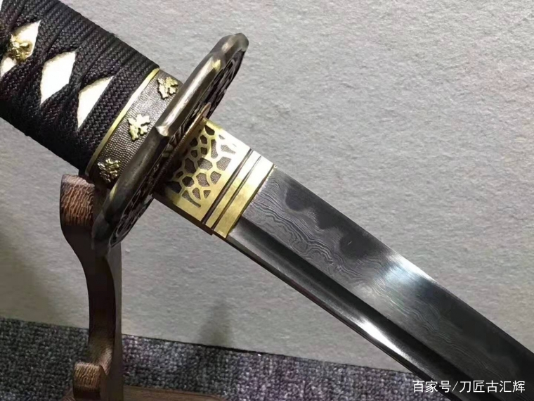 【必一·体育】甜犟女孩强东玥 自创酥式中国风《外婆说》温暖上线(图4) 必一·体育